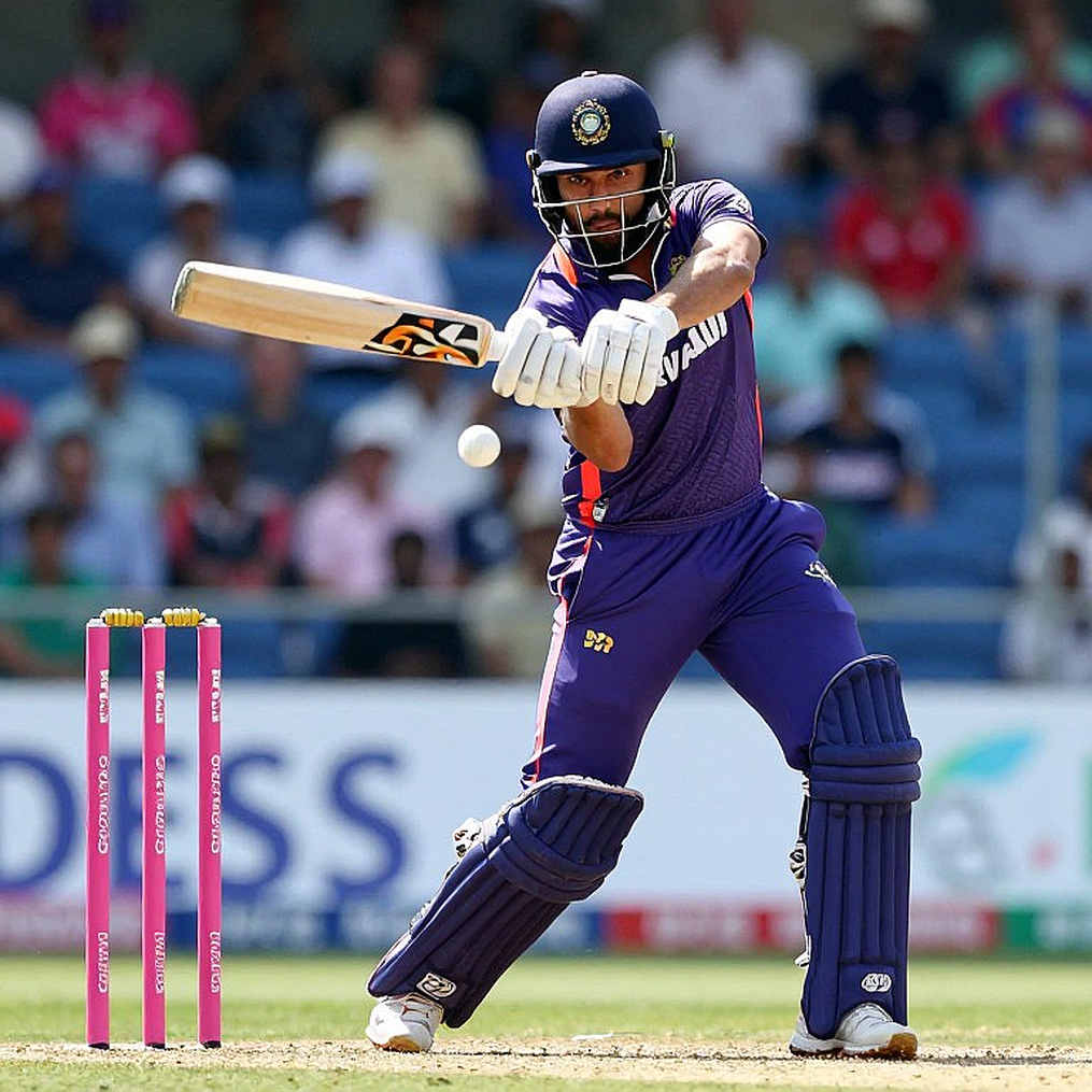 371/7 in 90 Overs: The Three-Speed Innings the Ledger Recorded on Day One