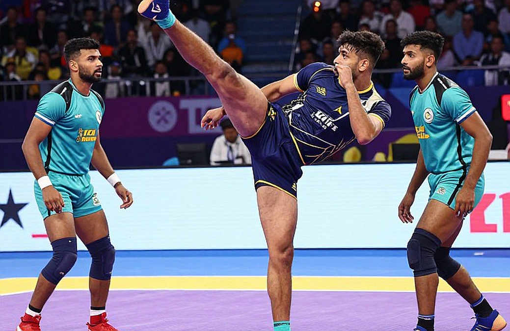 पीकेएल नीलामी का बेमेल बहीखाता: रिकॉर्ड दाम वाले रेडर और खिताबों की दूरी पीकेएल नीलामी का बेमेल बहीखाता: रिकॉर्ड दाम वाले रेडर और खिताबों की दूरी